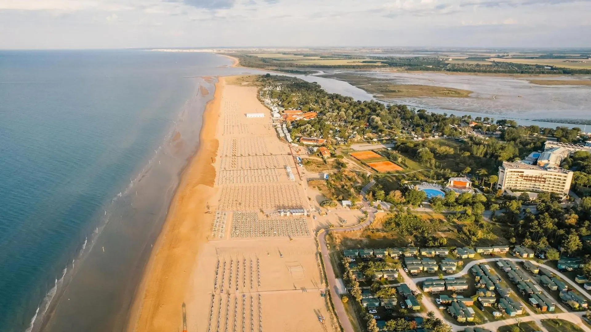 Modern Studio Apartment With Seaview Balcony Bibione Włochy